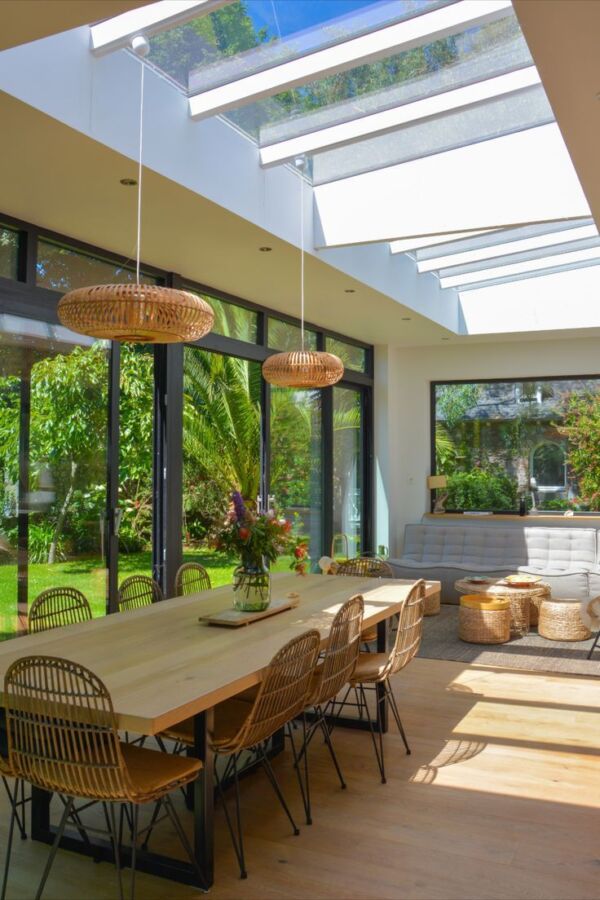 Extension moderne sur maison traditionnelle