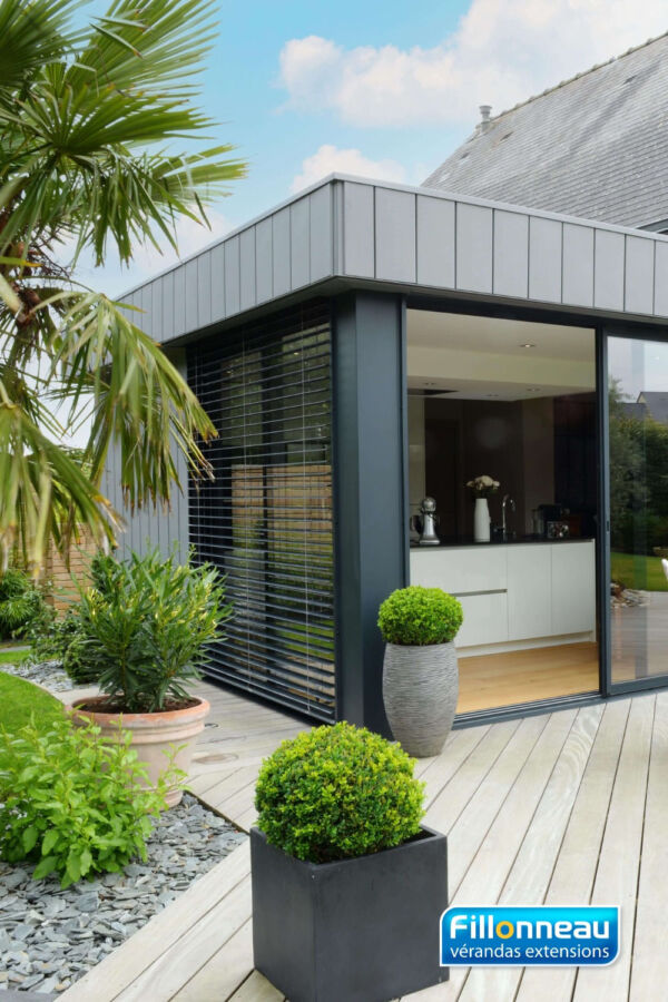 Extension moderne sur maison traditionnelle